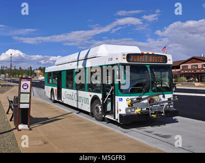 Grand Canyon National Park Tusayan Shuttle Bus die erste eingehende stop Der Tusayan Shuttle auf der IMAX-Theater/RP halt ist. Stockfoto