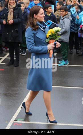 Die Herzogin von Cambridge visits Roe Grün Junior School, wo Sie trifft sich mit Schülern und Lehrern und zum Teil in einer Lektion entwickelt, um die psychische Gesundheit eines Kindes und Wohlbefinden Mit: Katharina, Herzogin von Cambridge, Kate Middleton Wo: London, Vereinigtes Königreich, wenn: 23 Jan 2018 Credit: John rainford/WENN.com Unterstützung Stockfoto