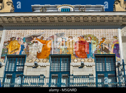 Jugendstil Mosaik der Zsolnay Majolika-fliesen, an der Fassade des Museum der Kunst, 1901, Central Square in Czernowitz, Region Bukowina, in der Ukraine Stockfoto