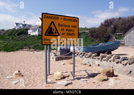 Gefahr von Steinschlag Zeichen. HIVE STRAND BURTON BRADSTOCK DORSET. UK. Stockfoto