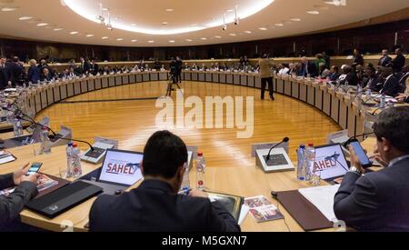 (180223) - Brüssel, Februar 23, 2018 (Xinhua) - Foto am 13.02.23, 2018 zeigt die allgemeine Ansicht einer Konferenz auf höchster Ebene über die Sahelzone bei der Europäischen Kommission in Brüssel, Belgien. Die Konferenz, die von der Europäischen Union, den Vereinten Nationen, der Afrikanischen Union und der G5 Sahel, auf die Stärkung von Afrikas Sahelzone Länder internationale Unterstützung in den Bereichen Sicherheit und Entwicklung konzentrieren, insbesondere durch den Vorsitz der G5 Sahel Joint Force. (Xinhua / Thierry Monasse) (Lrz) Stockfoto