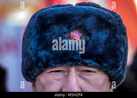 Moskau, Russland. 23 Feb, 2018. Die Teilnehmer des Marsches zu Ehren des 100. Jahrestages der Roten Armee Credit: Nikolay Winokurow/Alamy leben Nachrichten Stockfoto