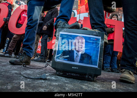 Moskau, Russland. 23 Feb, 2018. Die Teilnehmer des Marsches zu Ehren des 100. Jahrestages der Roten Armee Credit: Nikolay Winokurow/Alamy leben Nachrichten Stockfoto