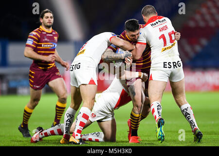 Huddersfield, Großbritannien. 23 Feb, 2018. John Smiths Stadion, Huddersfield, England; Betfred Super League Rugby, Huddersfield Riesen gegen St Helens; Huddersfield Riesen" Oliver Roberts kommt durch St Helens Kyle Amor, James Roby und Luke Thompson Kredit angegangen: Aktuelles Bilder/Alamy leben Nachrichten Stockfoto