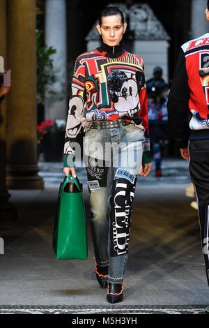 Mailand, Italien. 23 Feb, 2018. Mailand Woman's Fashion Week Herbst Winter 2019. Milano Moda Donna Herbst Winter 2019. Iceberg Mode Show Bild: Modell Credit: Unabhängige Fotoagentur/Alamy leben Nachrichten Stockfoto