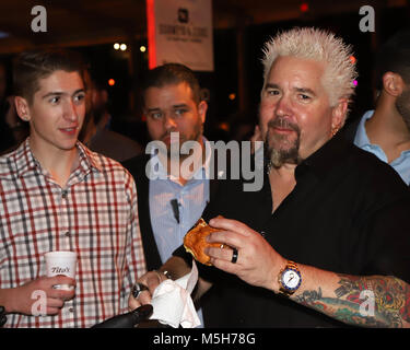 MIAMI BEACH, FL - 23. Februar: Chef Guy Fieri hosts Burger Bash Bash durch Schweid & Söhne am 23. Februar in Miami Beach, Florida 2018 vorgestellt: Hoo-Me.com/MediaPunch Stockfoto