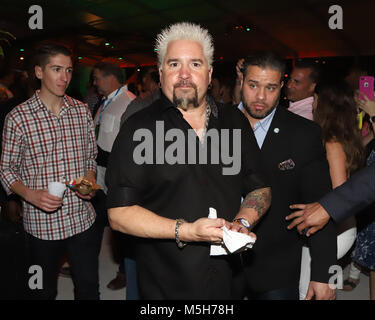 MIAMI BEACH, FL - 23. Februar: Chef Guy Fieri hosts Burger Bash Bash durch Schweid & Söhne am 23. Februar in Miami Beach, Florida 2018 vorgestellt: Hoo-Me.com/MediaPunch Stockfoto