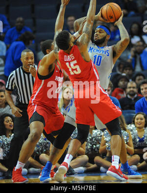 Februar 22, 2018; Memphis, TN, USA; Memphis Tigers freuen, Mike Parks Jr. (10), Versuche zu manövrieren Vergangenheit die Houston Verteidigung. Die Memphis Tigers besiegten die Universität von Houston Cougars, 91-85, am FedEx Forum. Kevin Lanlgey/CSM Stockfoto