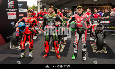 Samstag, 24 Februar, 2018. FIM Superbike World Championship. Phillip Island, Australien. Superpole Podium. Von links, Marco Melandri (3.), Tom Sykes (1.) und Eugene Laverty (2.). Stockfoto