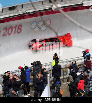 Pyeongchang, Südkorea. 24 Feb, 2018. Athleten aus China konkurrieren während 4-Mann bei Bob an die 2018 PyeongChang Winter-olympischen Spiele Olympischen Sliding Center, Pyeongchang, Südkorea, 24.02.2018. Credit: Li Gang/Xinhua/Alamy leben Nachrichten Stockfoto