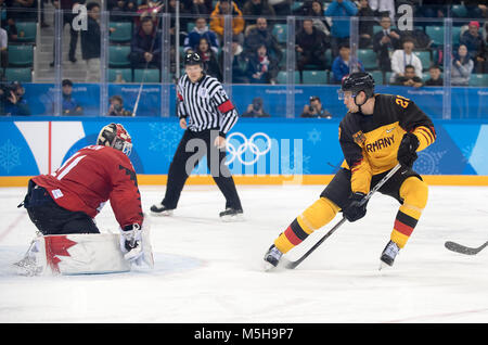 MAUER Frank r. (GER/Nr. 28) schiesst das Tor zum 0:3, Aktion, Eishockey Halbfinale Kanada (CAN) - Deutschland (GER) 3:4, Eishockey-Men's Play-offs Halbfinale, Spiel 28 am 23.02.2018 Olympische Winterspiele 2018, vom 09.02. - 25.02.2018 in PyeongChang/Suedkorea. | Verwendung weltweit Stockfoto