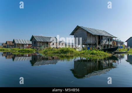 Bambus Häuser auf dem Inle See, Myanmar Stockfoto