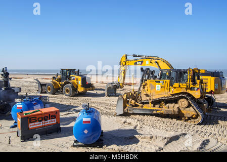 Sand auffüllen/Strand Nahrung durch Ausbaggern International/DEMETER mit Bulldozern Sturm Schäden an den Küsten Strukturen in Belgien zu verringern Stockfoto