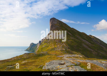 Blick auf segla Berge bei Sonnenuntergang, Senja Island, Norwegen. Stockfoto