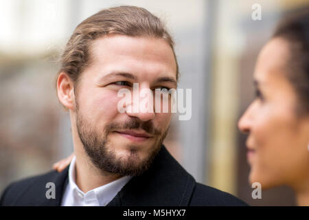 Portrait des jungen Mannes in der Liebe Stockfoto