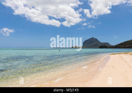 Mauritius Südküste Le Morne mit Berg Le Morne Brabant, Strand Stockfoto