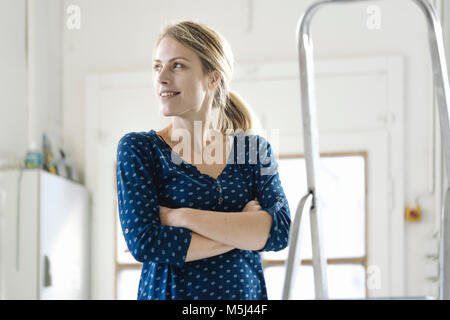 Portrait von lächelnden jungen Frau Stockfoto