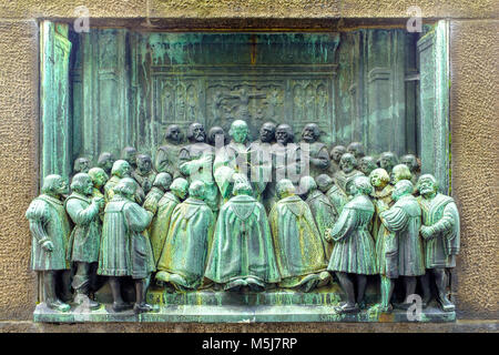 Kopenhagen, Seeland Region/DÄNEMARK - 2017/07/26: Relief an der Reformation Gedenkstätte auf Bispetrov Square im Stadtzentrum Stockfoto