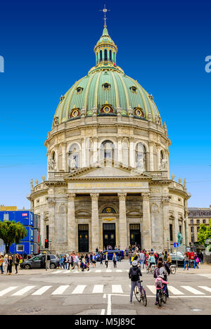 Kopenhagen, Seeland Region/DÄNEMARK - 2017/07/26: Rokoko Evangelisch-lutherische Frederik's Kirche auch bekannt als Marmor Kirche in Frederiksstaden distri Stockfoto