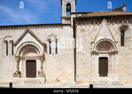 Seitliche Portal, Collegiata oder Pieve di Osenna, San Quirico d'Orcia, Toskana, Italien, Europa Stockfoto