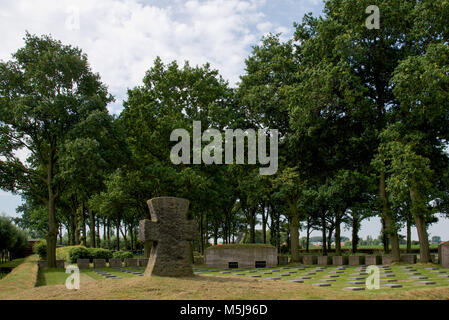 Hitlers Bunker am Rande des Deutschen Soldatenfriedhof Langemark, besucht von Hitler nach der Eroberung von Belgien im Jahr 1940. Stockfoto