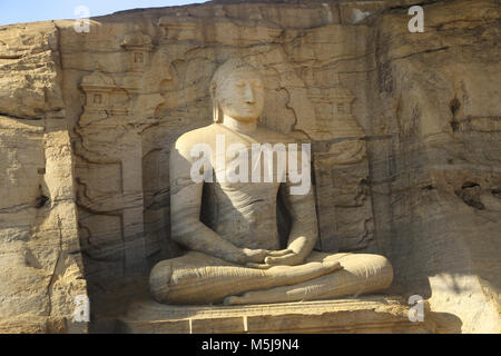 Polonnaruwa North Central Provinz Sri Lanka Gal Vihara Samadhi Buddha sitzt in der virasana Position und Hände in der Dhyana Mudra Stockfoto