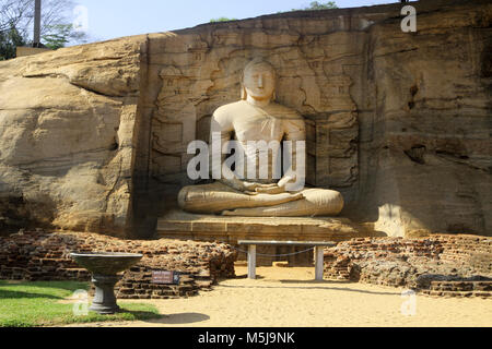 Polonnaruwa North Central Provinz Sri Lanka Gal Vihara Samadhi Buddha sitzt in der virasana Position und Hände in der Dhyana Mudra Stockfoto