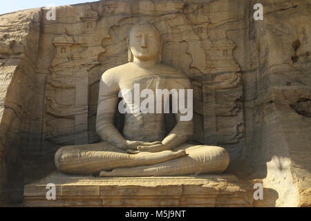 Polonnaruwa North Central Provinz Sri Lanka Gal Vihara Samadhi Buddha sitzt in der virasana Position und Hände in der Dhyana Mudra Stockfoto