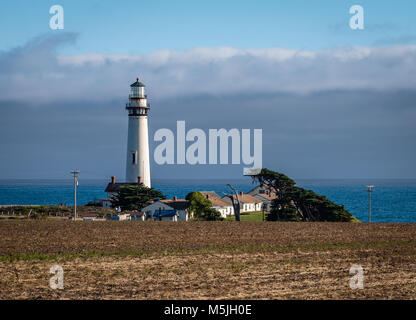 Befindet sich an der Küstenstraße (State Route 1), Pigeon Point Leuchtturm, der höchste Leuchtturm an der Westküste, in den USA. Im Jahr 1871 erbaut. Stockfoto