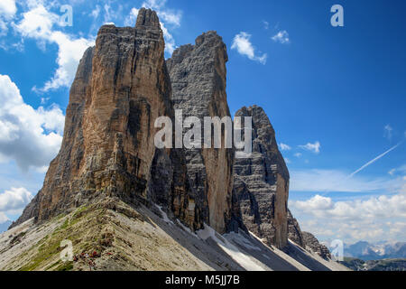 Drei Zinnen (Tre Cime di Lavaredo) (Drei Zinnen), sind drei der berühmtesten Gipfel der Dolomiten, in den Sextner Dolomiten, Italien, Europa Stockfoto