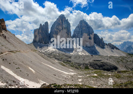 Drei Zinnen (Tre Cime di Lavaredo) (Drei Zinnen), sind drei der berühmtesten Gipfel der Dolomiten, in den Sextner Dolomiten, Italien, Europa Stockfoto