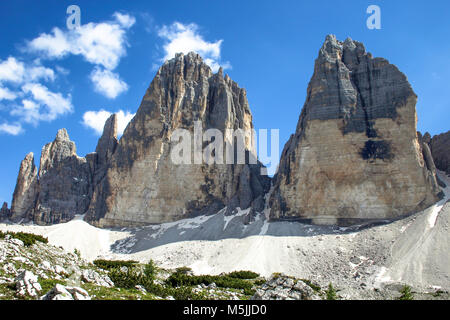 Drei Zinnen (Tre Cime di Lavaredo) (Drei Zinnen), sind drei der berühmtesten Gipfel der Dolomiten, in den Sextner Dolomiten, Italien, Europa Stockfoto