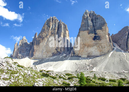 Drei Zinnen (Tre Cime di Lavaredo) (Drei Zinnen), sind drei der berühmtesten Gipfel der Dolomiten, in den Sextner Dolomiten, Italien, Europa Stockfoto