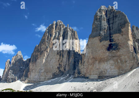 Drei Zinnen (Tre Cime di Lavaredo) (Drei Zinnen), sind drei der berühmtesten Gipfel der Dolomiten, in den Sextner Dolomiten, Italien, Europa Stockfoto