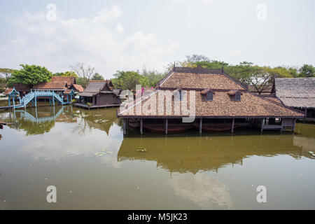 SAMUT PRAKAN, THAILAND, März 6, 2017 - Schwimmende Markt im Alten Stadtpark, Muang Boran, Provinz Samut Prakan, Thailand Stockfoto