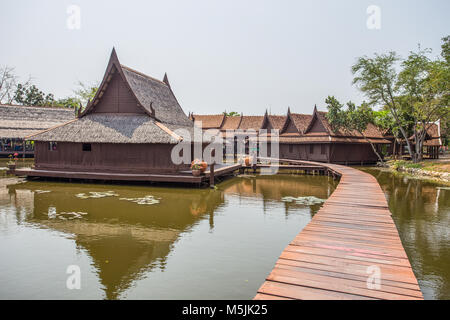 SAMUT PRAKAN, THAILAND, März 6, 2017 - Schwimmende Markt im Alten Stadtpark, Muang Boran, Provinz Samut Prakan, Thailand Stockfoto