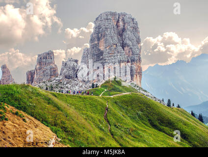 Fünf Türme Gipfeln, Nuvolau Gruppe, orientalische Dolomiten, in der Nähe der berühmten Sommer und Winter City Place Cortina d'Ampezzo, Venetien, Italien. Stockfoto