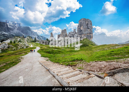 Fünf Türme Gipfeln, Nuvolau Gruppe, orientalische Dolomiten, in der Nähe der berühmten Sommer und Winter City Place Cortina d'Ampezzo, Venetien, Italien. Stockfoto