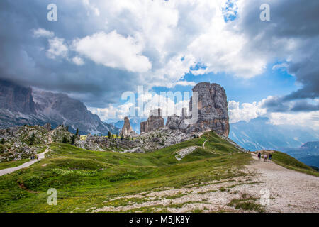 Fünf Türme Gipfeln, Nuvolau Gruppe, orientalische Dolomiten, in der Nähe der berühmten Sommer und Winter City Place Cortina d'Ampezzo, Venetien, Italien. Stockfoto