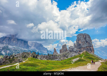 Fünf Türme Gipfeln, Nuvolau Gruppe, orientalische Dolomiten, in der Nähe der berühmten Sommer und Winter City Place Cortina d'Ampezzo, Venetien, Italien. Stockfoto