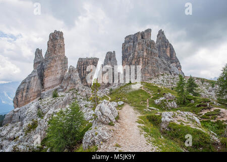 Fünf Türme Gipfeln, Nuvolau Gruppe, orientalische Dolomiten, in der Nähe der berühmten Sommer und Winter City Place Cortina d'Ampezzo, Venetien, Italien. Stockfoto