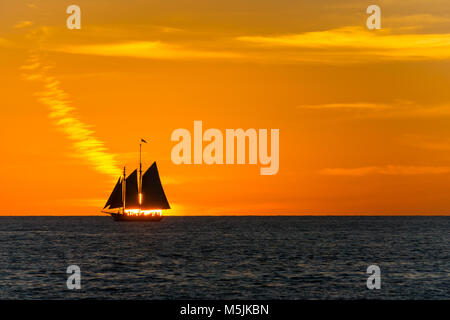USA, Florida, Sonnenuntergang hinter alten Segelschiff Stockfoto