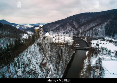 Mittelalterliche Burg im Winter Stockfoto
