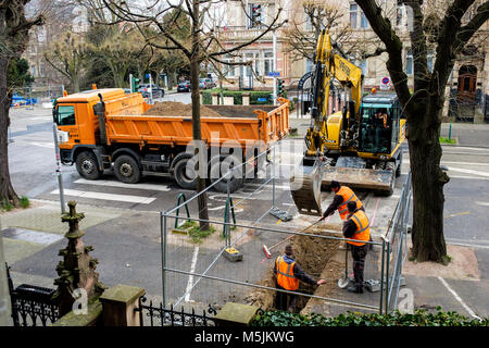 Tiefbau Straßburg, service Graben gegraben, neue Wasserleitungen zu legen, Straßburg, Elsass, Frankreich, Europa, Stockfoto