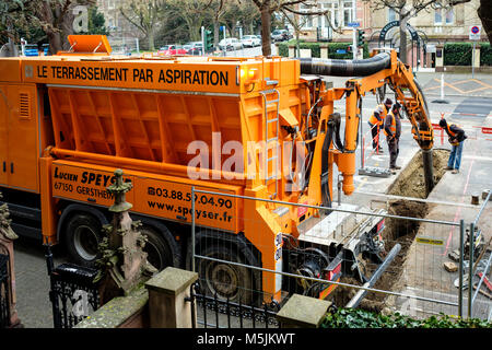 Tiefbau Straßburg, service Graben gegraben, neue Wasserleitungen zu legen, Straßburg, Elsass, Frankreich, Europa, Stockfoto