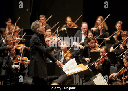 Dirigent Dirk Kaftan mit Beethoven Orchester Bonn, Musik-Institut Koblenz, Koblenz, Rheinland-Pfalz, Deutschland Stockfoto