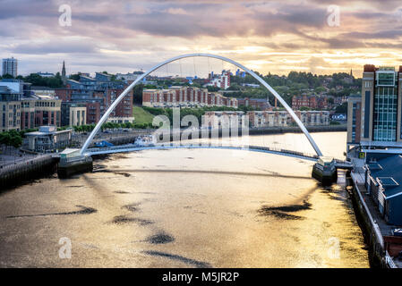 Millenium Bridge Position zwischen die Southwark Bridge (downstream) und Blackfriars Railway Bridge (upstream). Stockfoto