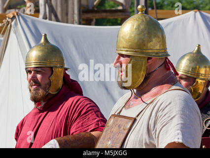 AQUILEIA, Italien, 18. Juni 2017: Close-up auf zwei alten römischen Legionär Soldaten an der lokalen jährliche historische Reenactment Stockfoto