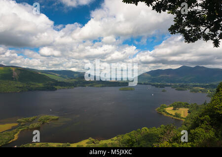 Derwentwater und Bassenthwaite See und das Skiddaw Spektrum, von Überraschung zu sehen, in der Nähe von Keswick, Lake District, Cumbria, England Stockfoto