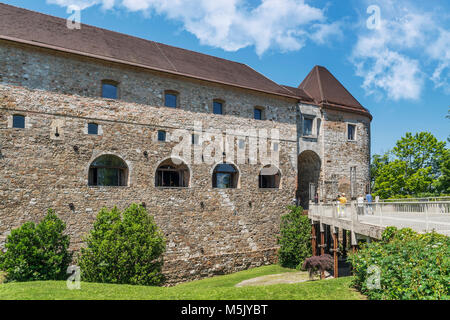 Eingang zur Burg von Ljubljana. Die Burg von Ljubljana ist eine mächtige mittelalterliche Festung und das Symbol der slowenischen Hauptstadt Ljubljana, Slowenien. Stockfoto